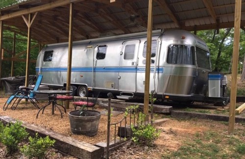 Crane Hill House | Smith Lake Glamping - 1MoTow Vintage Airstream