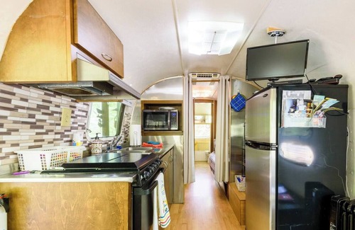 Crane Hill House | Smith Lake Glamping - ToNoMo Vintage Airstream