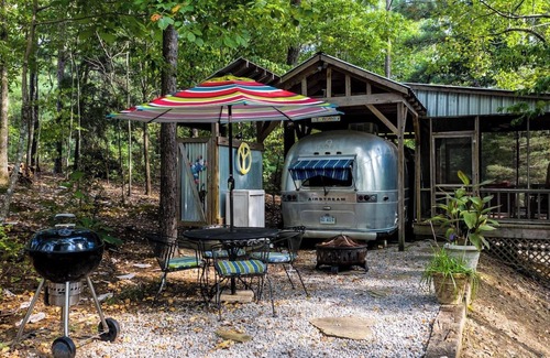 Crane Hill House | Smith Lake Glamping - ToNoMo Vintage Airstream