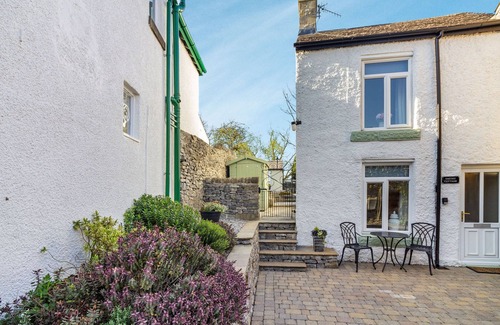 Peak District Cottage | SMITHY COTTAGE, romantic, character holiday cottage in Bradwell