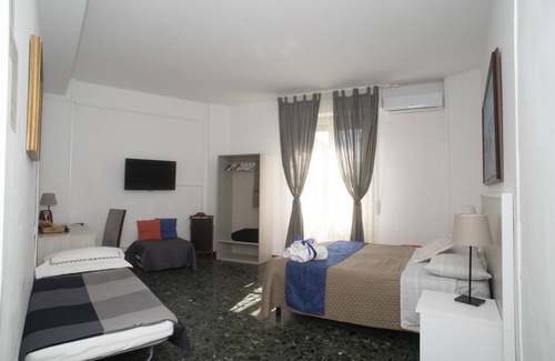 San Jacopino Bed & Breakfast | SMN Train Station, Room with private bathroom in B&B