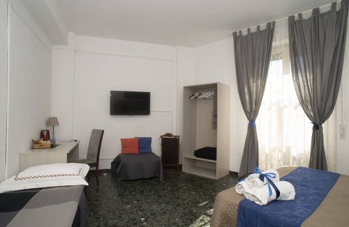 San Jacopino Bed & Breakfast | SMN Train Station, Room with private bathroom in B&B