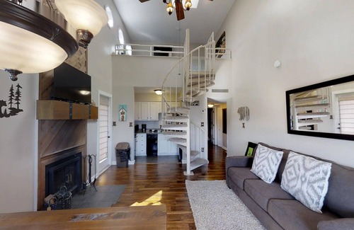 Chalet Village Condo | Smoky Top Summit