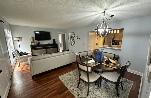 Lindridge-Martin Manor Condo | Smooth 2/2 Condo in Buckhead, centrally located!