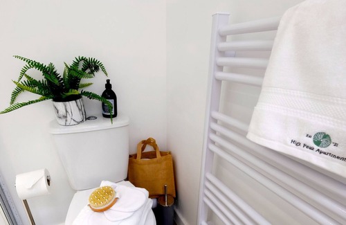 Padfield Apartment | SNAKE PASS, family friendly, character holiday cottage in Glossop