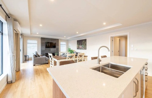 Lake Tekapo Apartment | Snow Pine 3 Bedroom Apartment