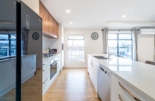 Lake Tekapo Apartment | Snow Pine 3 Bedroom Apartment