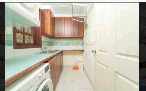 Perth Villa | Snow white's 2 bedroom dream Cottage with free parking