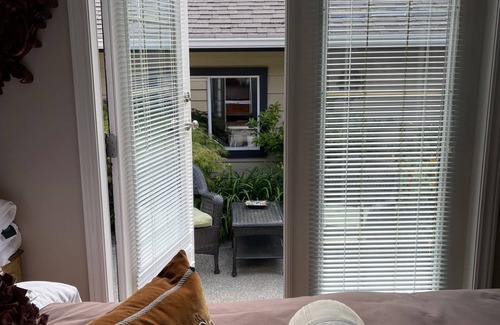 Saanich East Bed & Breakfast | Snowbird Delight
