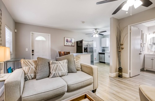 Old Northwood House | Snowbird-Friendly Home with Free WiFi, Full Kitchen, and Private Washer/Dryer
