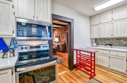 Lake Junaluska House | Snowbird-friendly house near golf with pool, mountain view, gas grill, & deck