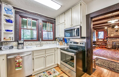 Lake Junaluska House | Snowbird-friendly house near golf with pool, mountain view, gas grill, & deck