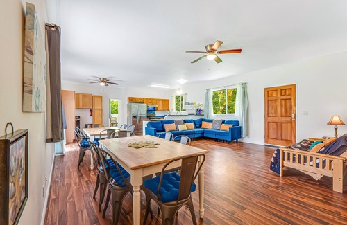 Keaau House | Snowbird-friendly home near the beach with patio, grill, outdoor dining area