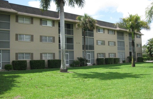 Lely Condo | Snowbirds Getaway! 2BR/2BA, Hibiscus Golf Club, Heated Pool