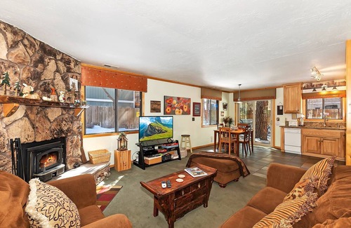 Fox Farm Cabin | Snowcrest Cottage By Destination Big Bear: Pet Friendly! Located in Fox Farm! Open concept! Spa!
