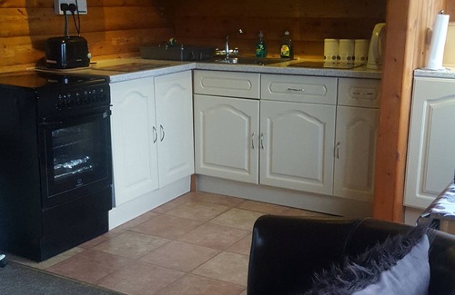 Bronaber Cabin | SNOWDONIA LOG CABIN RETREAT 4 BERTH FAMILY/PET FRIENDLY. STUNNING MOUNTAIN VIEWS