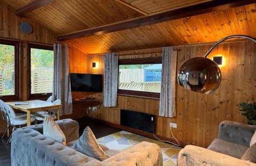 Llanybri Ski Chalet | Snowdrop 14 Hot tub-Woodlandlodges-Tenby-Pendine