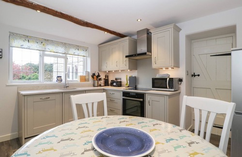 Sherborne Cottage | SNOWDROP COTTAGE, family friendly, with open fire in Milborne Port