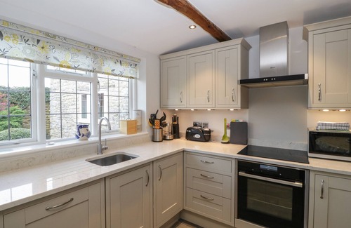 Sherborne Cottage | SNOWDROP COTTAGE, family friendly, with open fire in Milborne Port