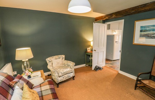 Potter Brompton Cottage | SNOWDROP COTTAGE, pet friendly, with open fire in Brompton-By-Sawdon