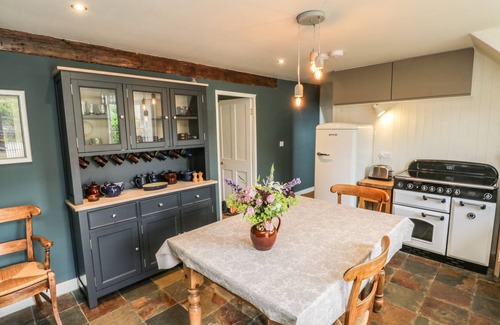 Potter Brompton Cottage | SNOWDROP COTTAGE, pet friendly, with open fire in Brompton-By-Sawdon