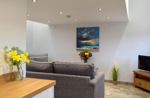 Cardigan House | Snowdrop Cottage - Uk12987