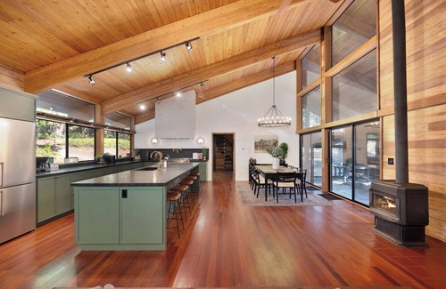 Apple Hill House | Snowline Lodge with Indoor Pool, Pickleball, Hot Tub and Disc Golf!