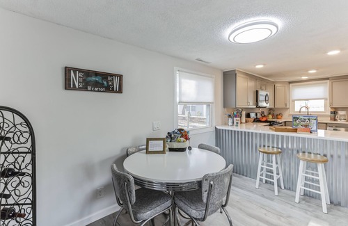 Grass Lake House | Snuggle time is great at the LiL Carrot waterfront on Big Wolf Lake