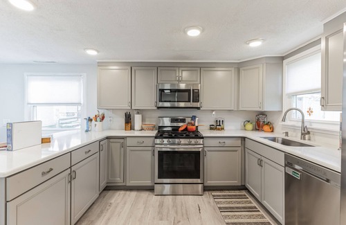 Grass Lake House | Snuggle time is great at the LiL Carrot waterfront on Big Wolf Lake