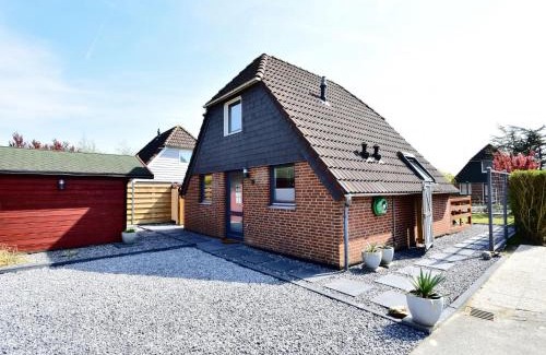 Herkingen House | Snug Holiday Home in Herkingen with Jacuzzi in the Garden