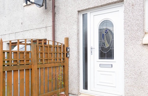 Falkirk Apartment | Snug Modern Home in Falkirk
