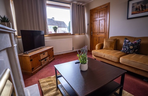 Motherwell House | Snug Modern Home in Motherwell