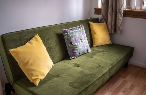 Motherwell House | Snug Modern Home in Motherwell