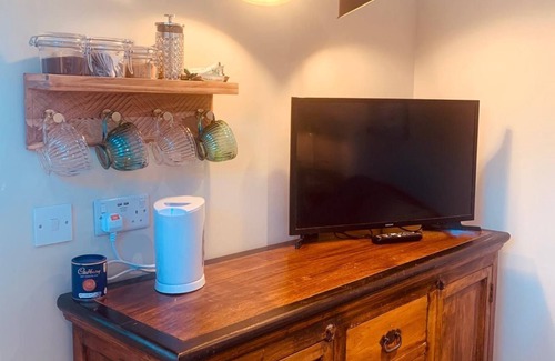 Dunmow Apartment | Snug @ Stansted, Parking, Car Cleaning, EV Charging, 10min Airport Run