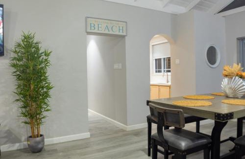Discovery Bay Villa | Soak'D Pineapple Villa
