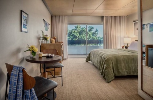 Historic Kailua Village Hotel | Soak, Stretch, Explore – Pool, Yoga & Bikes Ready for Your Island Days