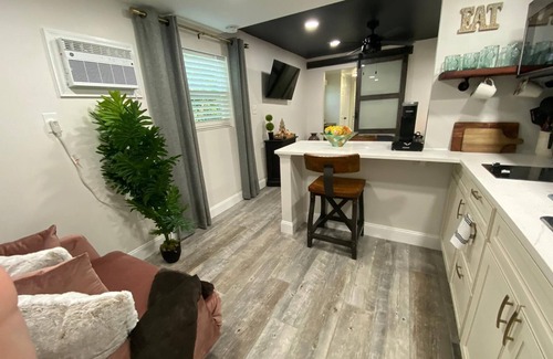 Winter Haven Apartment | Soak up the charm of this cozy, recently remodel studio.