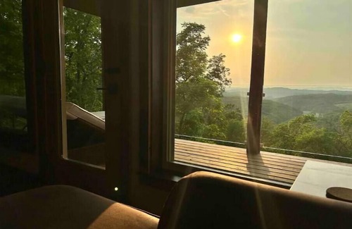 Mindoro House | Soaker Tub & Sunset Sugarloaf Retreat