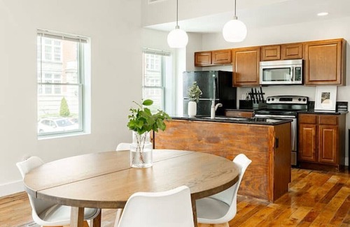 Pendleton Apartment | Soaring 2BR Parkside Loft