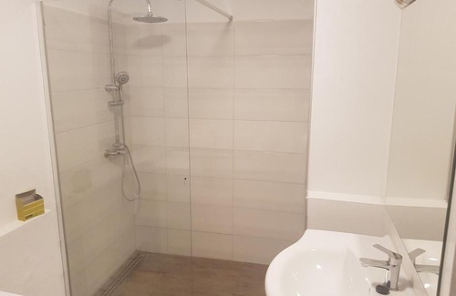 Slovenj Gradec House | Soba št. ena v Hotelu pri babici