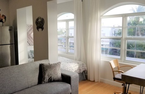 South Beach Condo | SOBE CORNER ONE BEDROOM APARTMENT-EXCELLENT LOCATION