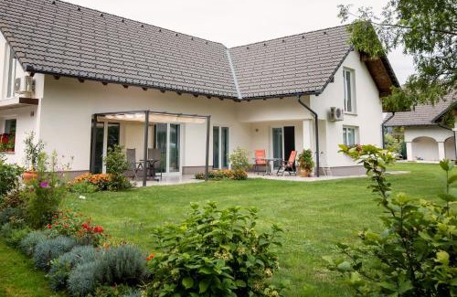Radovljica Bed & Breakfast | Sobe Meta