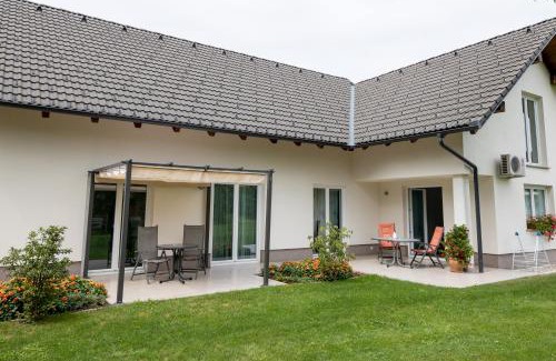 Radovljica Bed & Breakfast | Sobe Meta