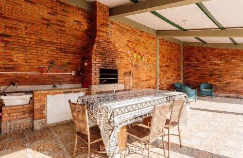 Daniela House | Sobrado agradável c/churrasq. 90m do mar RDD657