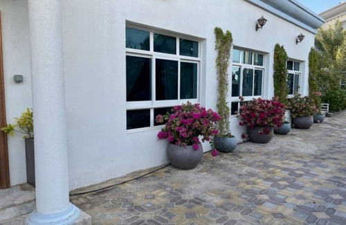 Abu Dhabi House | SOCIALIZED, ROMANTIC, 20 MINUTES TO ABU DHABI INT AIR PORT, 3MIN TO GROCERY/REST