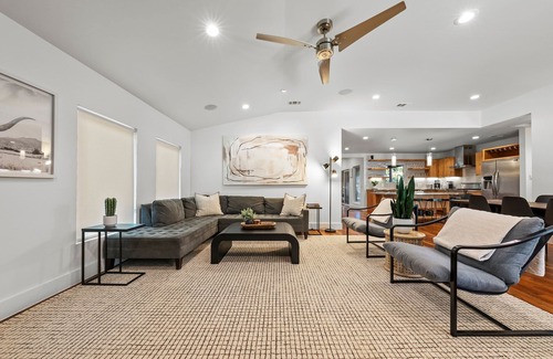 Galindo House | SocoVilla: Downtown/Pool/Golf Green/FirePit/18 Beds