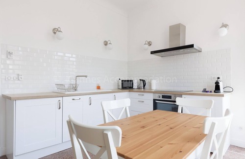 Heres Apartment | Soeur-2911-Chaming apartment near the famous Forville market