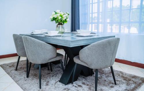 Kisumu Apartment | Sofitel Executive 4 bedrooms all ensuite own compound
