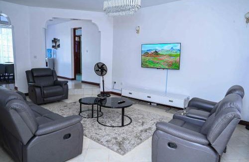Kisumu Apartment | Sofitel Executive 4 bedrooms all ensuite own compound