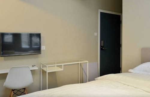 Sheung Wan Apartment | Soho Luxury Apt, New Reno *4B